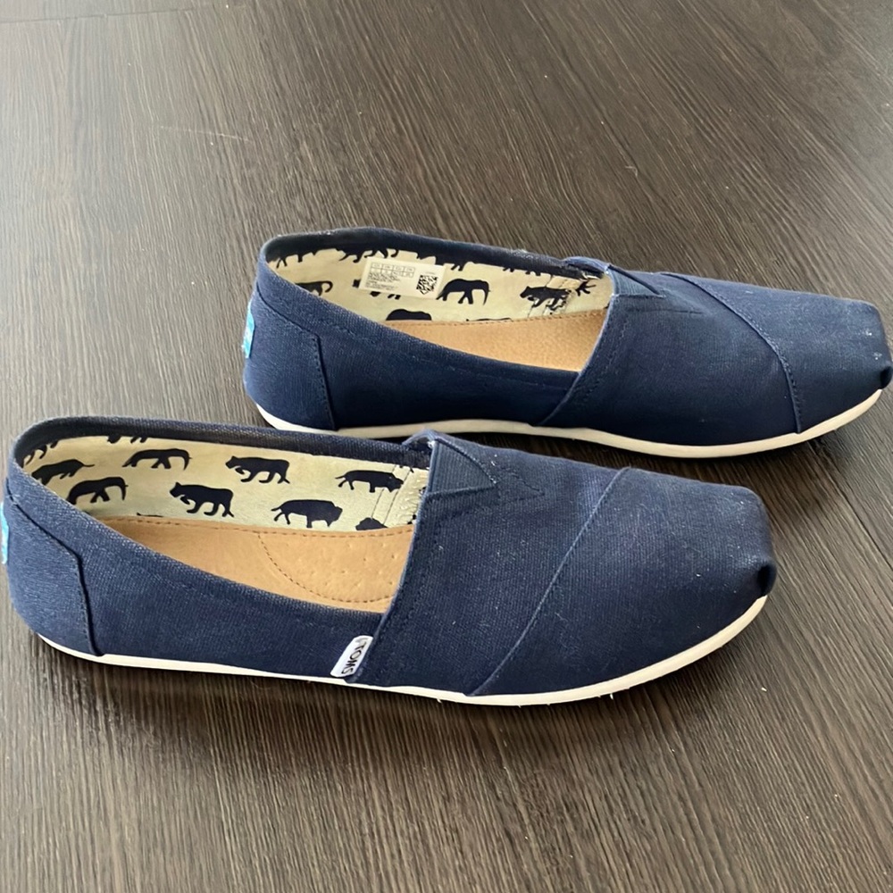 Toms classic navy flats
